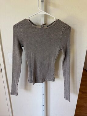 Lulu's Taupe Ribbed Long-Sleeve Crew Top